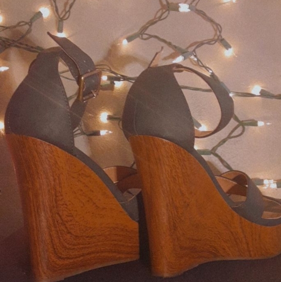 High heels - Picture 3 of 3